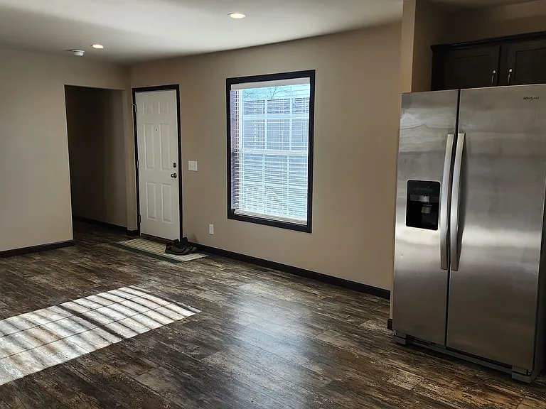15 Grand Ave S #6 — Photo 3