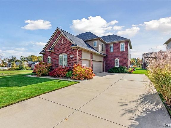 3rd image of 1666 Oak Forest Dr