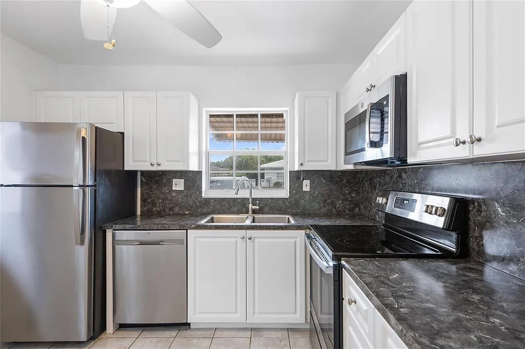 2 bed, 2.0 bath, 1200 sqft, $2,975 — Photo 2