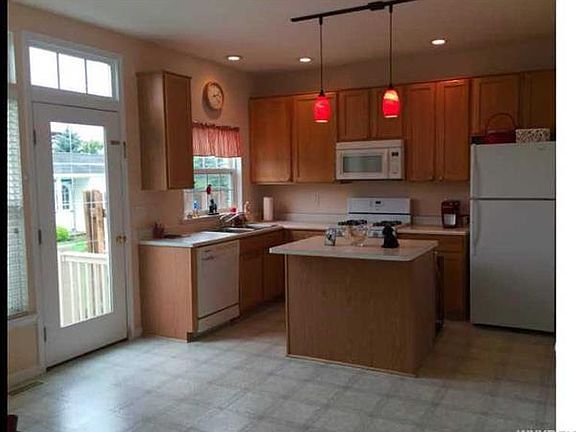 3rd image of 113 Carla Ln