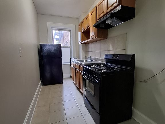 2nd image of 220 Roseville Ave APT 304