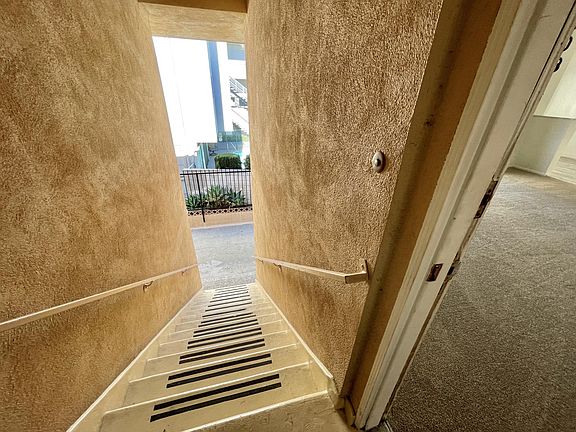 5th image of 912 W Beach Ave #6