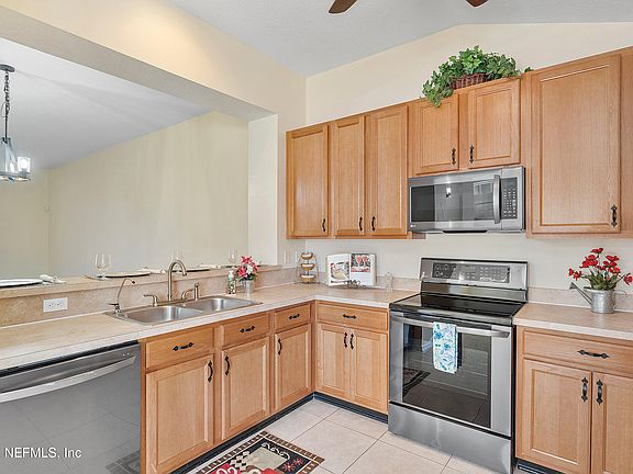 5th image of 1820 COPPER STONE Drive #D