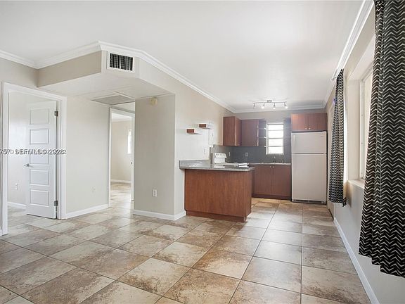 3rd image of 1020 SW 7th St APT 9