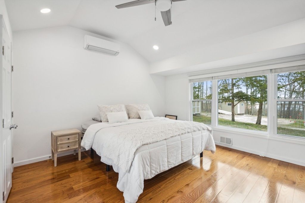  Bedroom 1 With Views