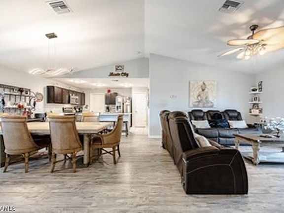4th image of 901 NE 18th Terrace Cpe