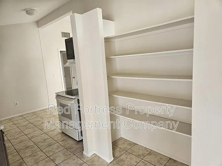 1635 Newport Ct — Photo 5