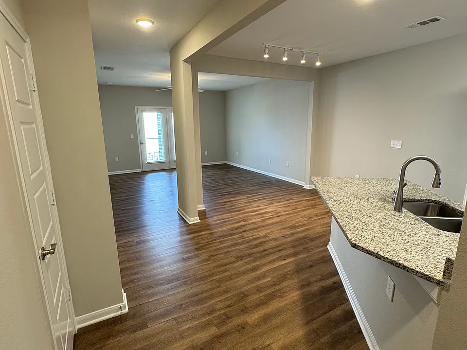 445 Landing Ridge Dr #2102