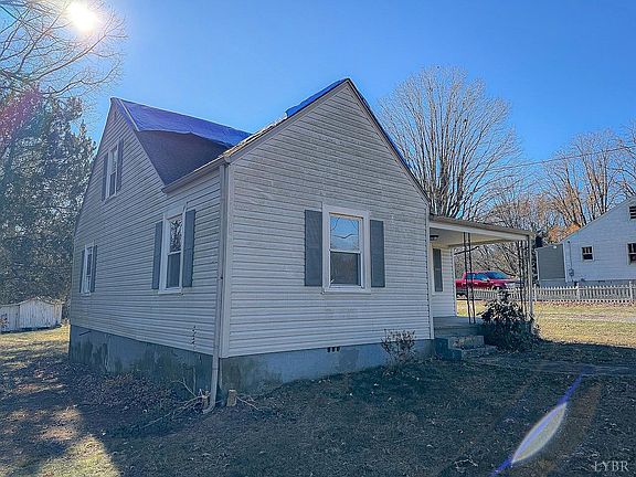 4th image of 209 Dogwood Ln