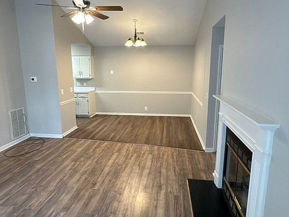 2nd image of 2910 Sheana Way