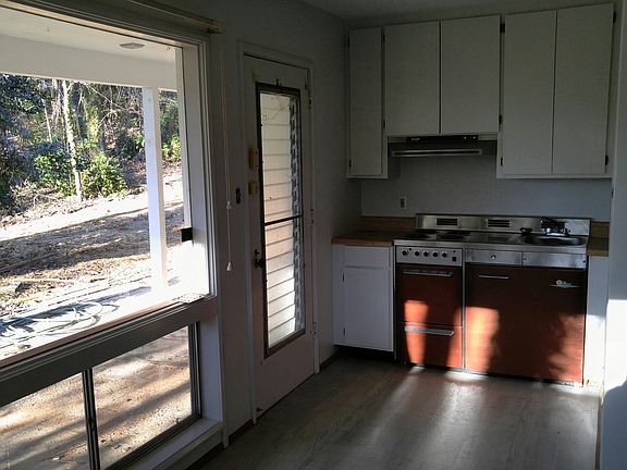 Lower level kitchenette