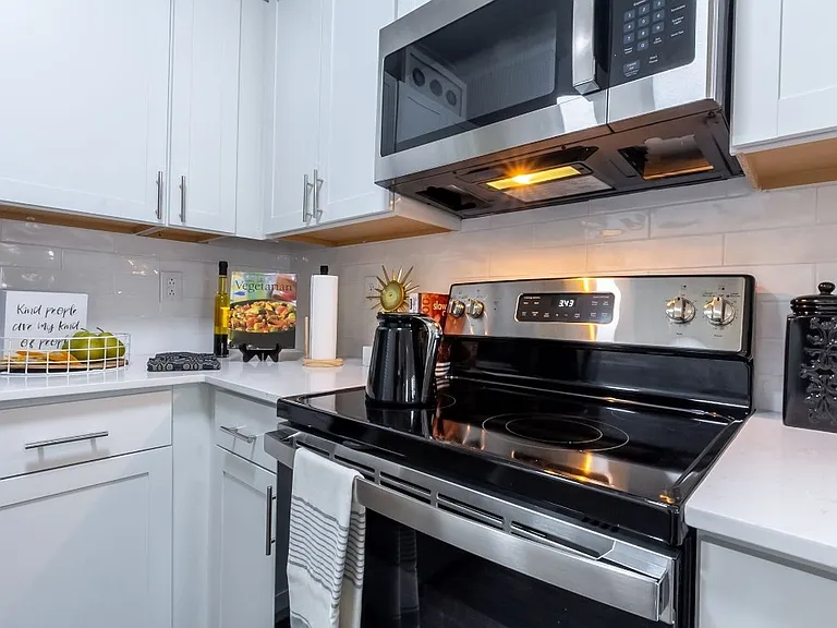 CB Lofts Apartments — Photo 8