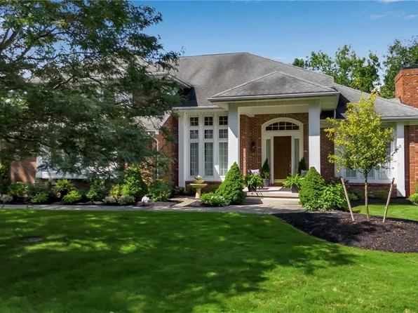 52 Laurel Ln, Williamsville, NY 14221