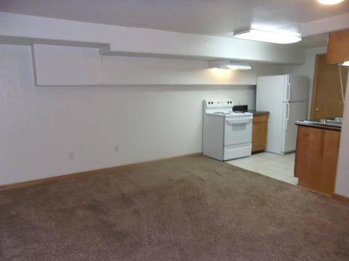 2 bed, 900 sqft, $1,275 — Photo 3