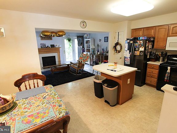 5th image of 729 Waterway Ct