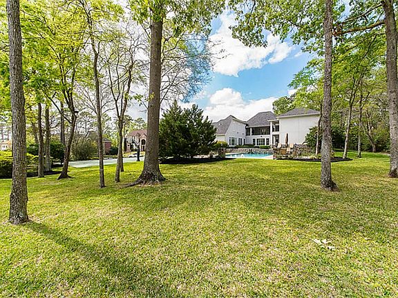 3rd image of 20 Woodshay Dr