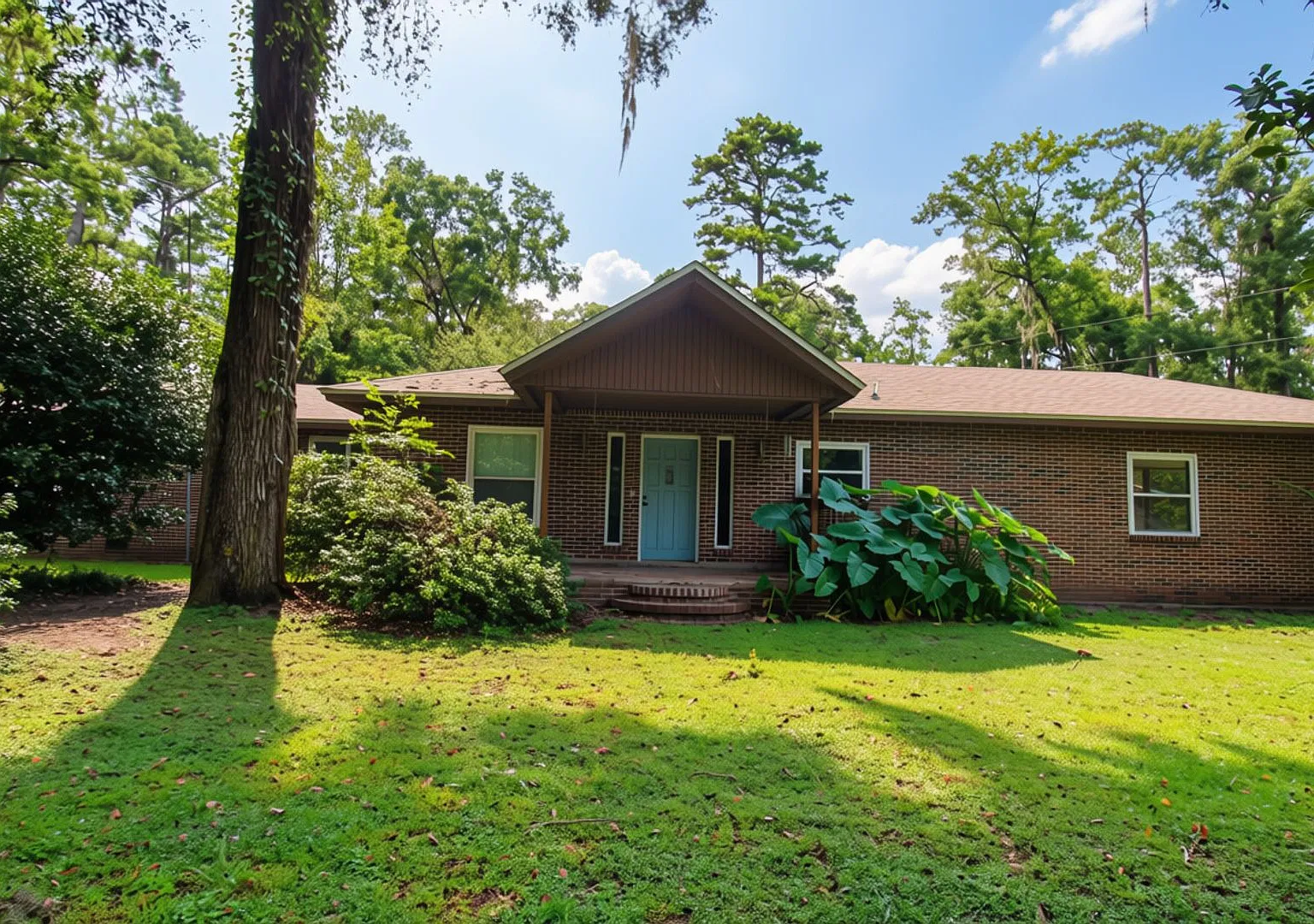 Spacious 3-Bedroom Available Now! — Photo 1
