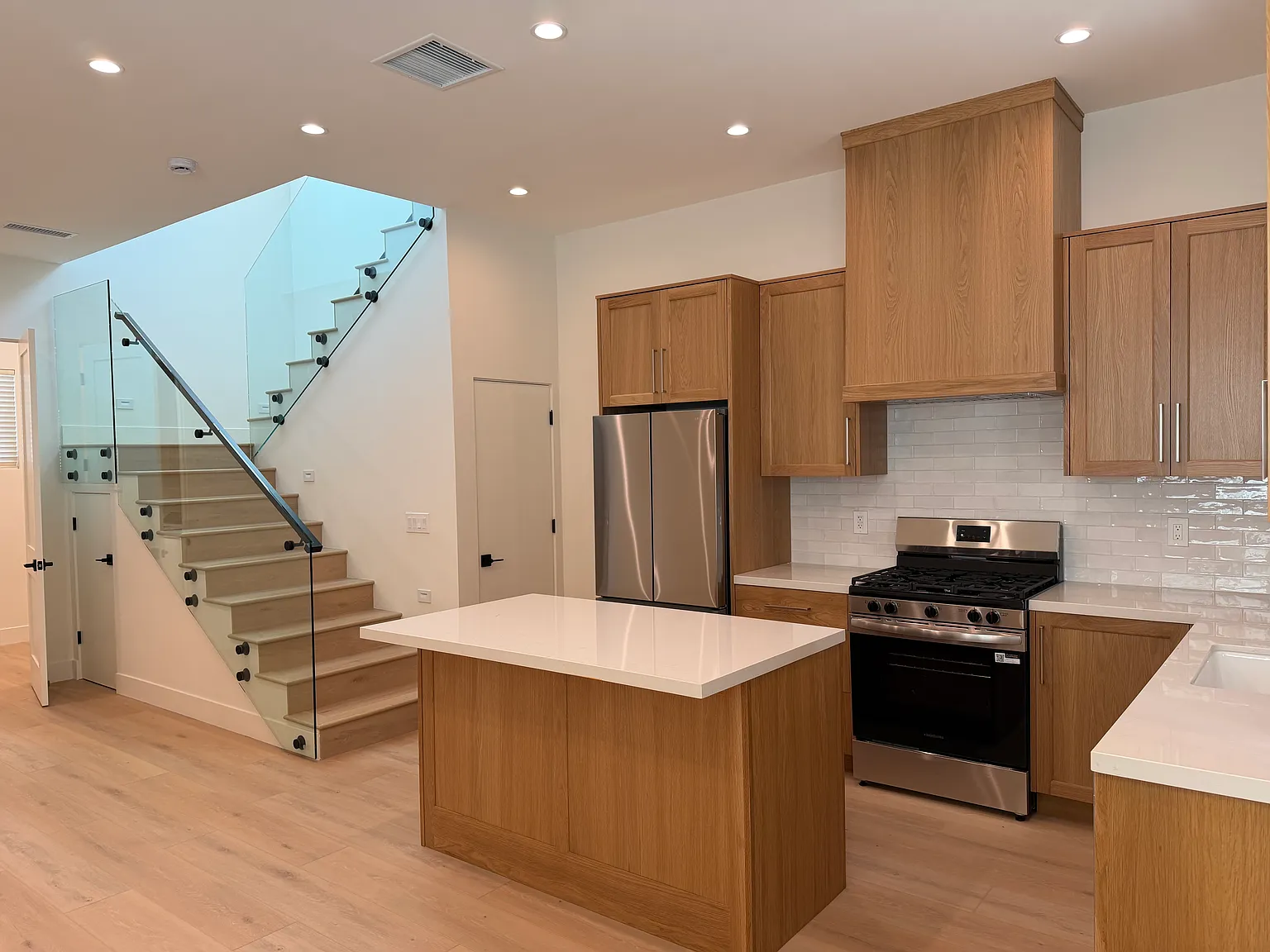 3 bed, 2.5 bath, 1130 sqft, $6,450 — Photo 1