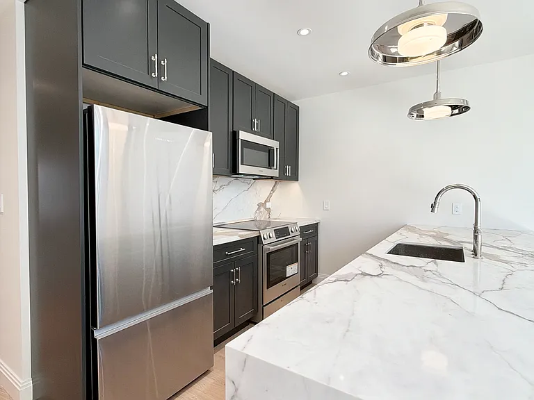 57 Christopher St #5B — Photo 10