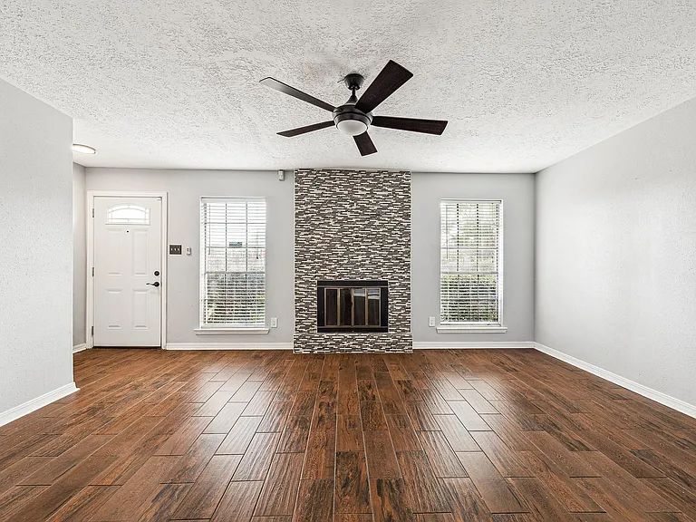 3013 Bee Cave Dr — Photo 2