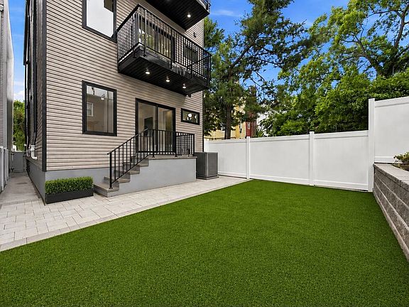4th image of 24 Lincoln St #1