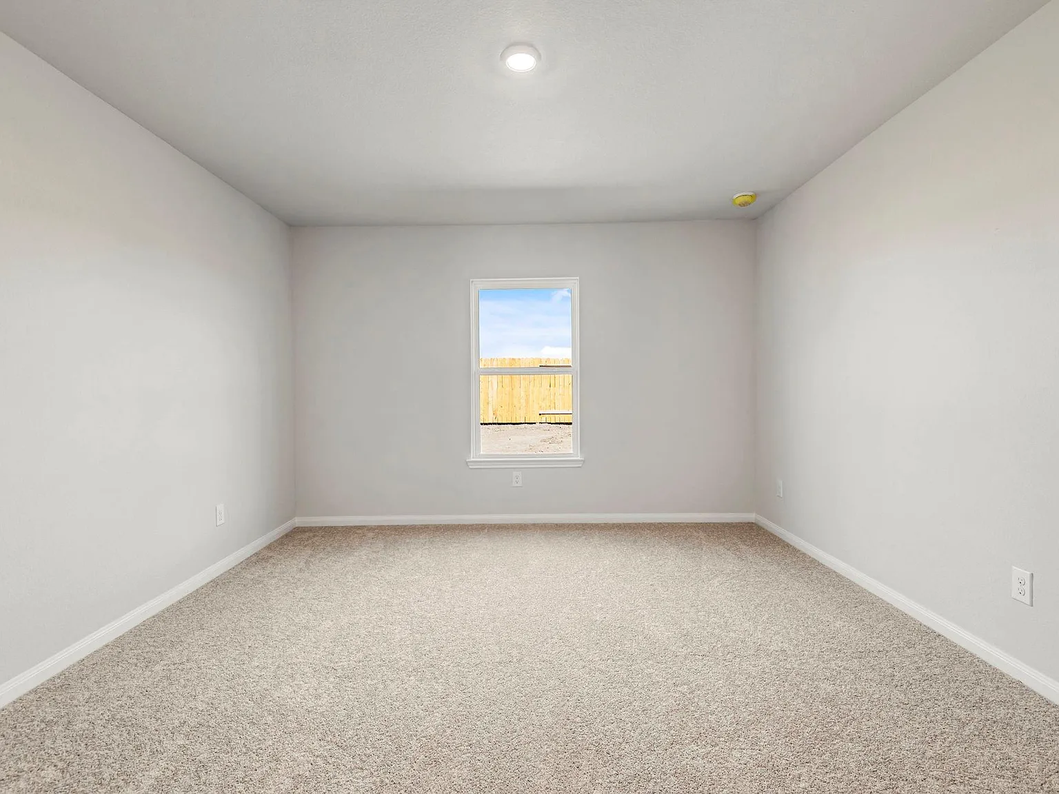 3 bed, 2.0 bath, 1076 sqft, $2,235 — Photo 4