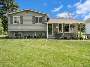 1289 E Rose Center Rd, Holly, MI 48442