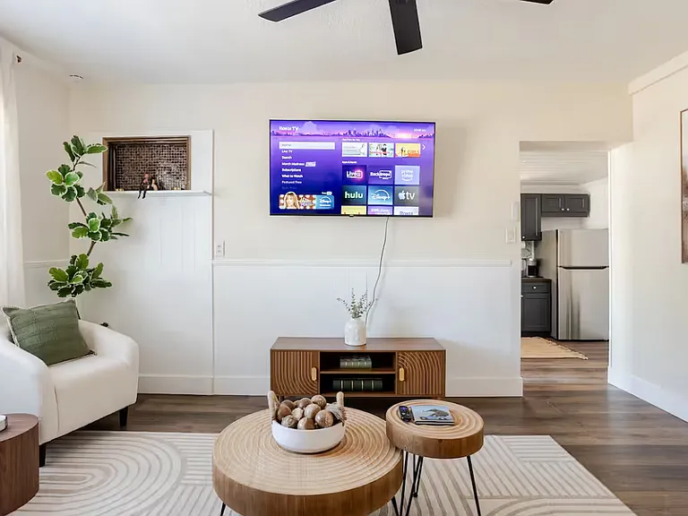 1683 Pine St — Photo 6