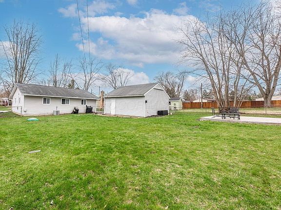 3rd image of 150 Valley View Dr
