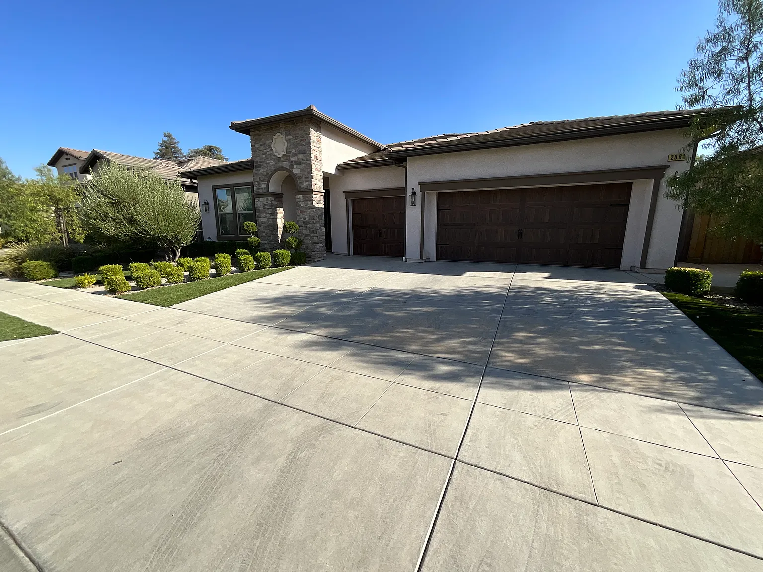 3 bed, 2600 sqft, $3,750 — Photo 2