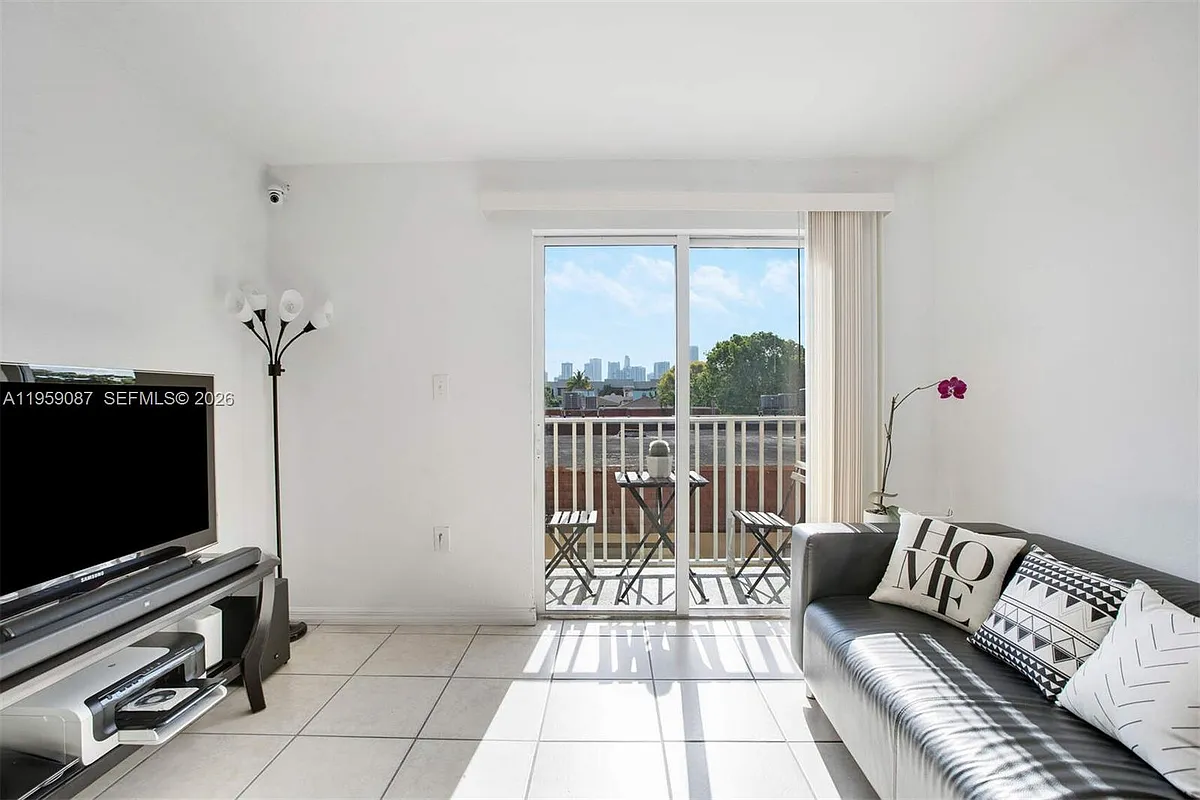 Building Photo - 1349 SW 3rd St #1