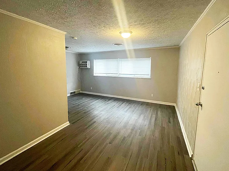 563 Lowell Ave — Photo 4