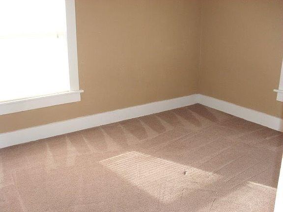 4th image of 211 1/2 E Central Ave