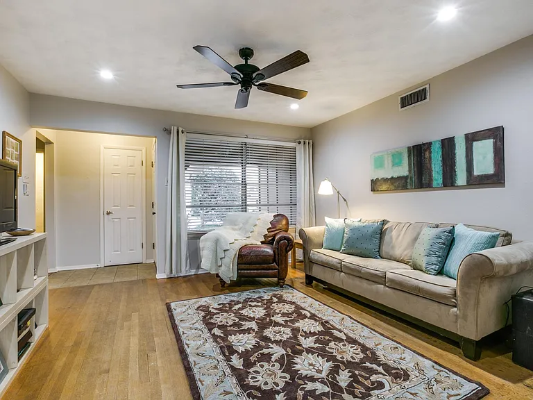 512 Vernet St — Photo 4