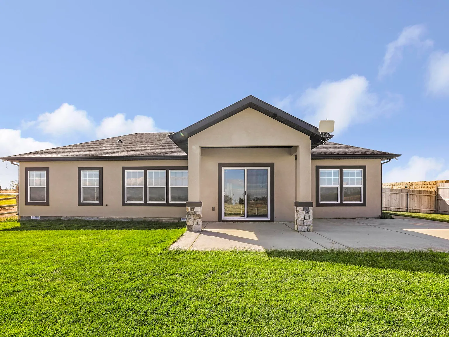 3 bed, 2.5 bath, 1629 sqft, $2,900 — Photo 3