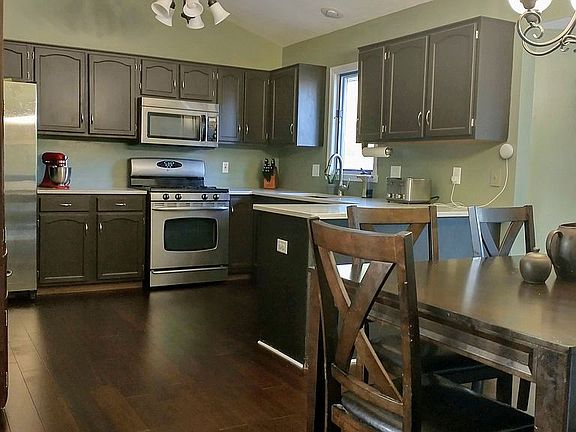 2nd image of 702 Jarvis Dr