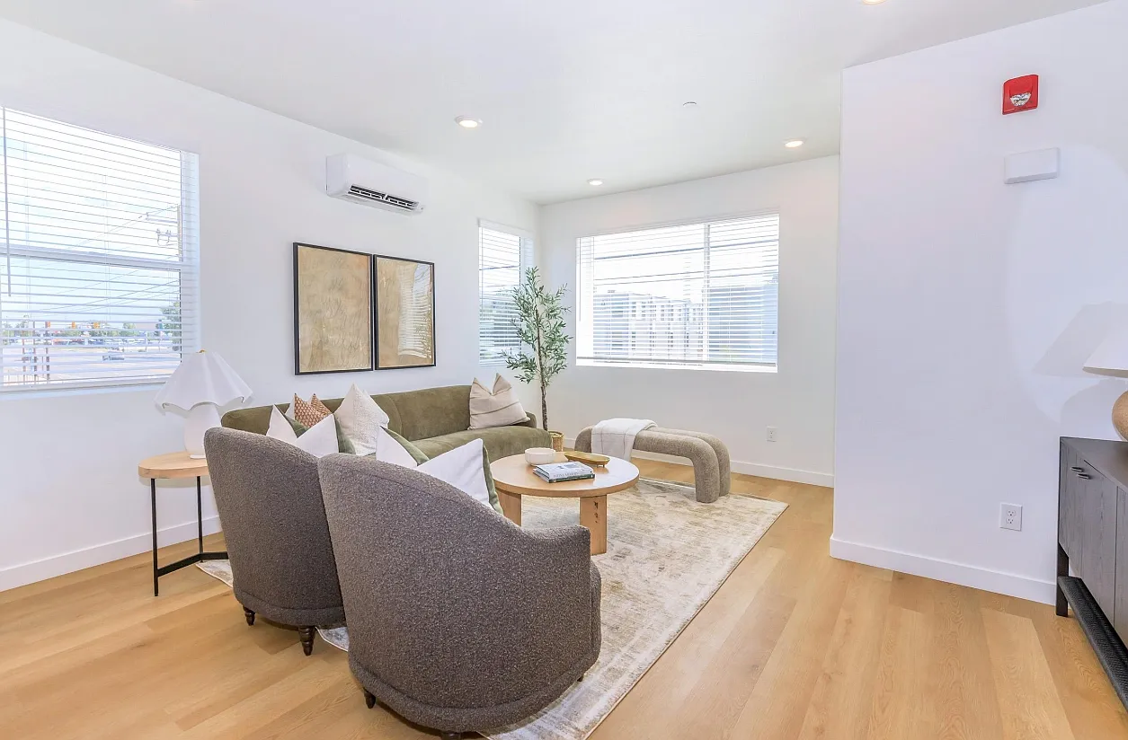 Crescent Townhomes — Photo 3