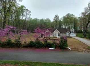 1073 Bedford Lake Dr, Bedford, VA 24523