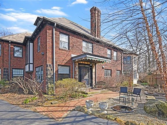 2nd image of 2762 Fairmount Blvd