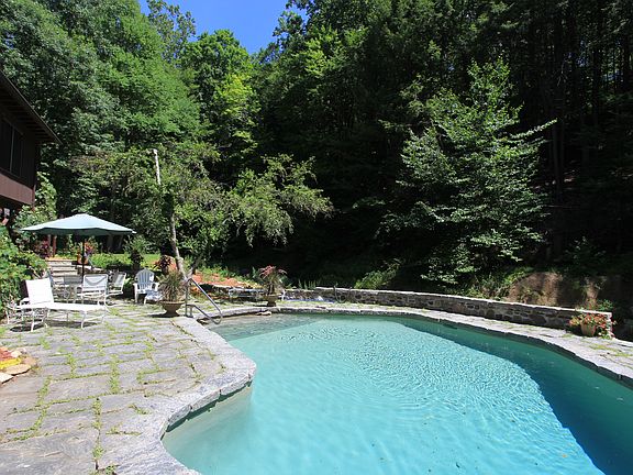 5th image of 870 Saw Mill River Rd