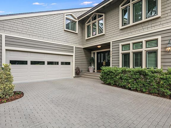 2nd image of 301 Oak Meadow Dr