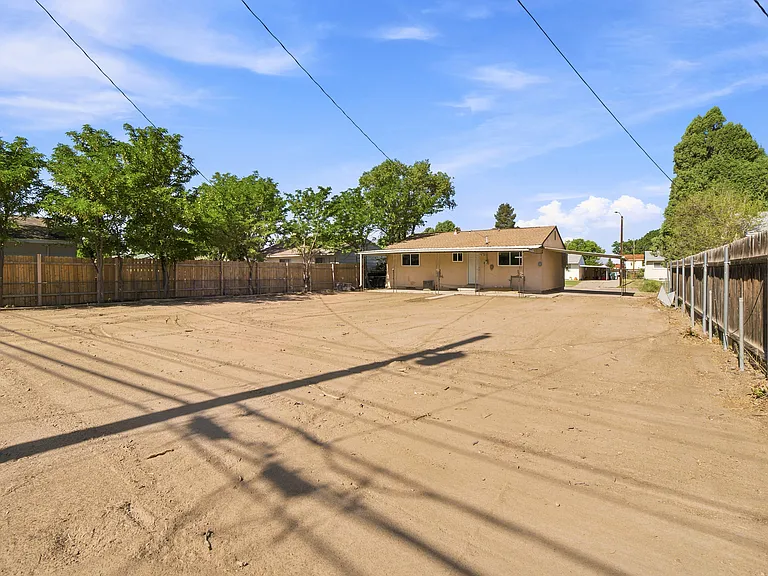 1810 Yakima Ln — Photo 18