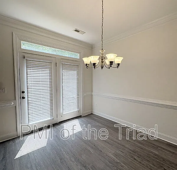 2974 York Place Dr — Photo 5