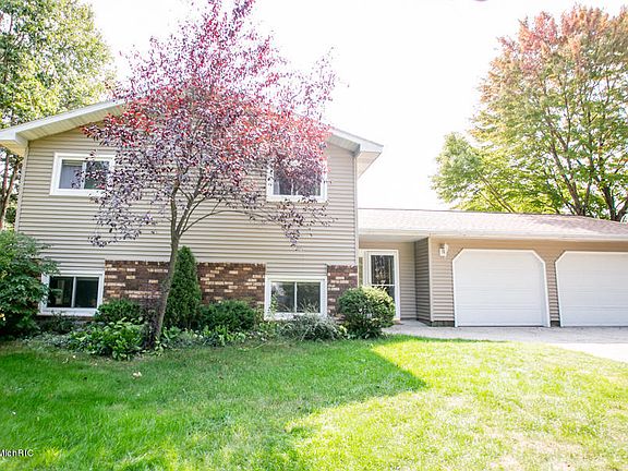 4th image of 15460 Groesbeck St