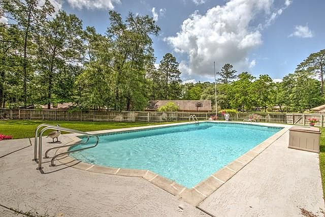 1st image of 1510 Robinhood Ln