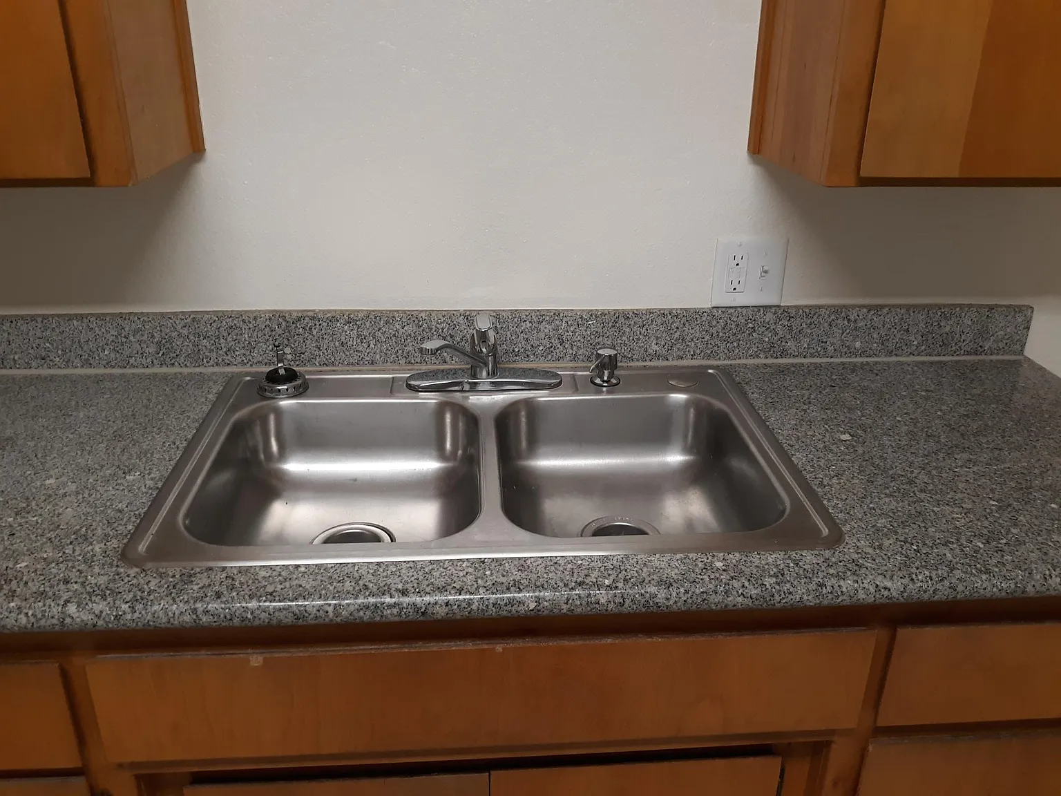 2 bed, 910 sqft, $1,300 — Photo 2
