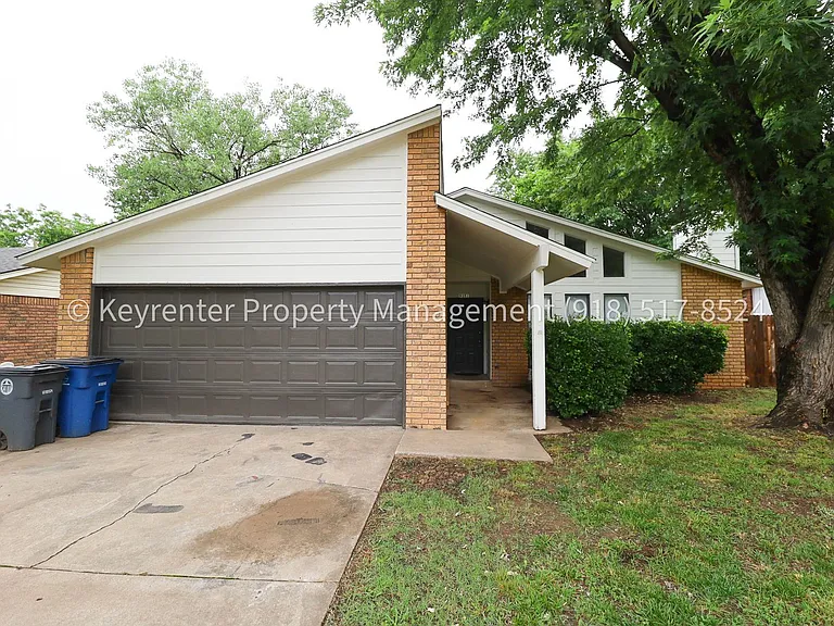 9351 S 89th Ave E — Photo 1