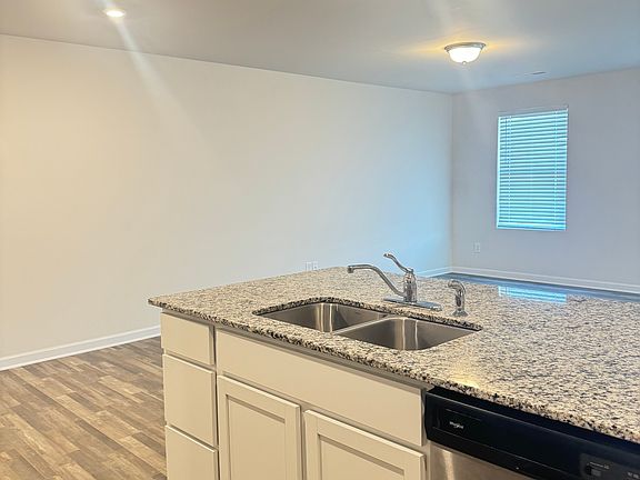 4th image of 258 Winston Ln