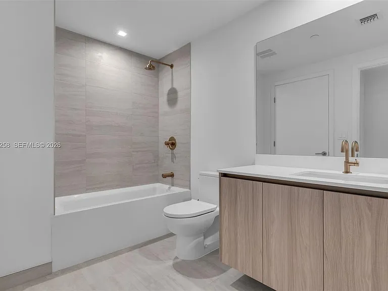 77 SE 5th St #Penthouse 03 — Photo 13