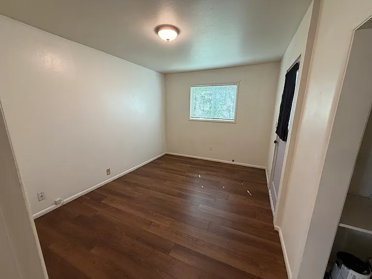 3214 Hoyt Ave — Photo 6